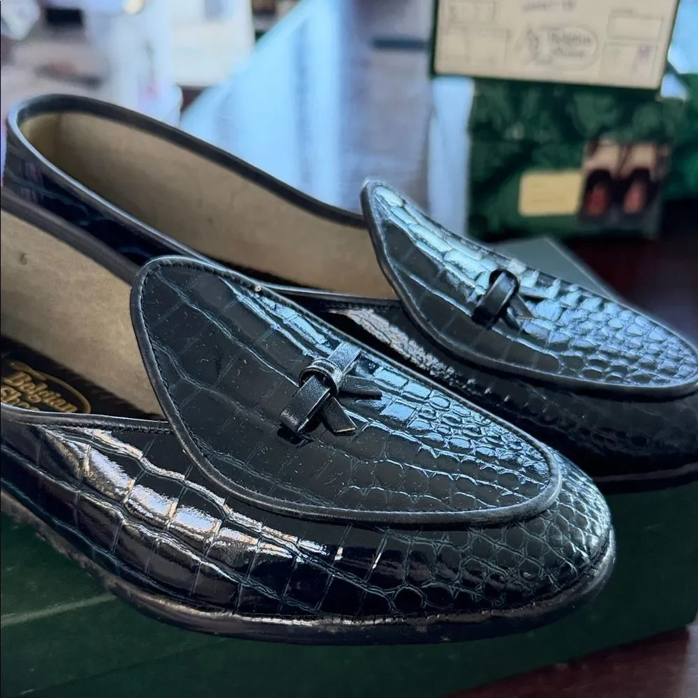 Stylish navy blue Crocodile Pattern Loafers